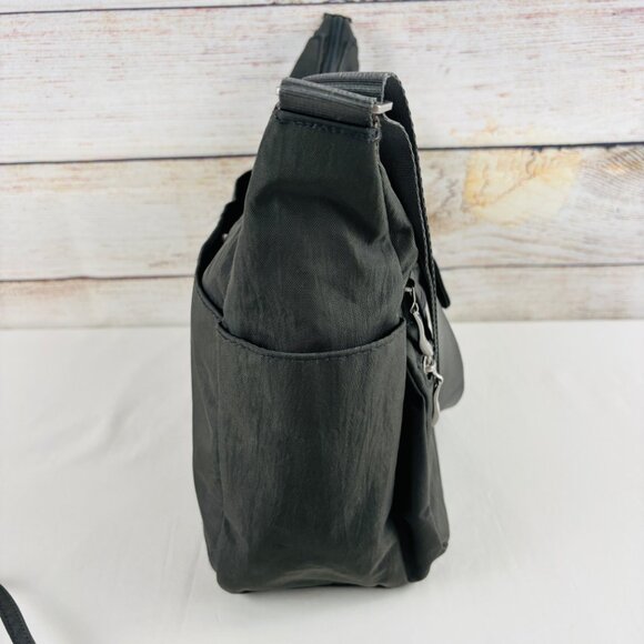 Baggallini Everywhere Green Crossbody Hobo Bag and Wristlet - Picture 4 of 15